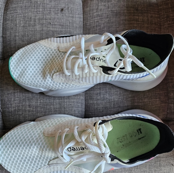 Tennis Shoes Nike - Picture 3 of 8